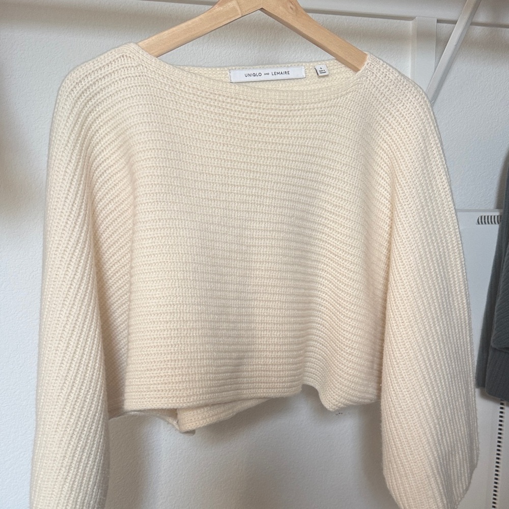 Elegant Cream Sweater by Uniqlo